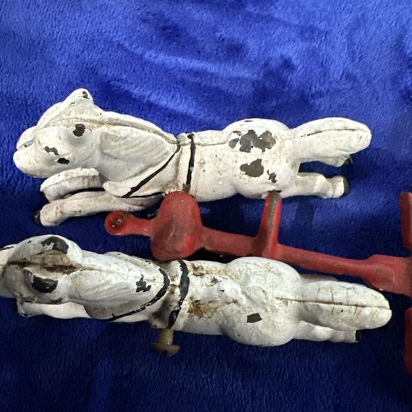 Vintage Cast Iron Horse Drawn Fire Truck Engine Wagon & 2 Horses Toy Two Pieces - Picture 6 of 16